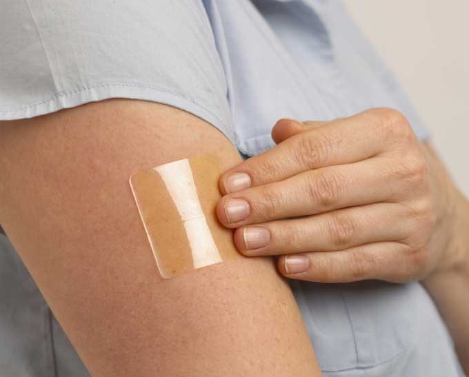 Curita en brazo derecho